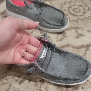 Levis womens grey and pink shoes size 6.5 fits more like a 7